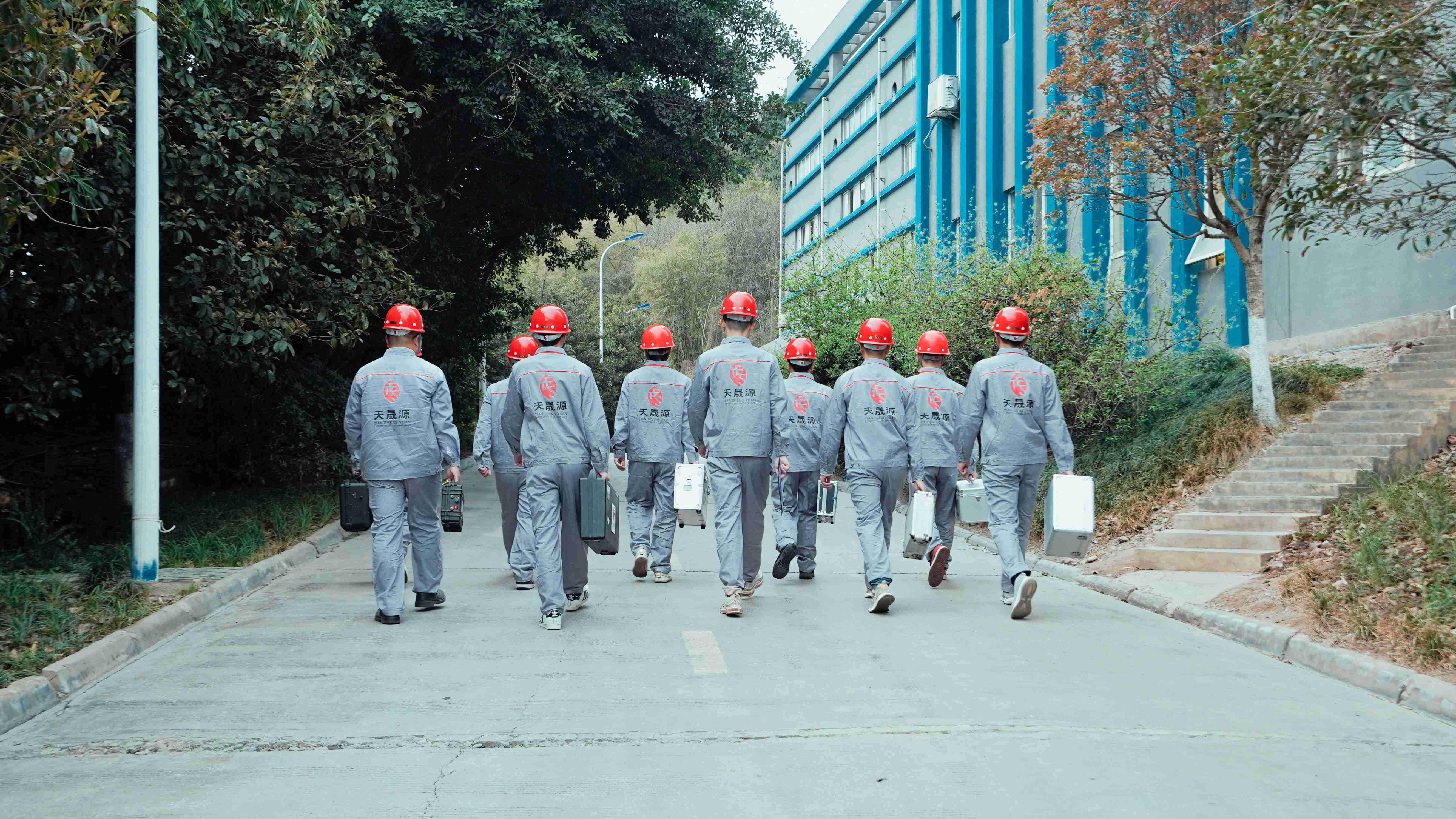 奮戰(zhàn)五一︱青年力量樹(shù)榜樣，敢為先鋒立模范